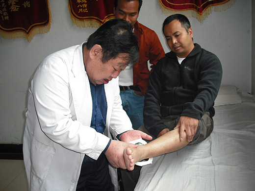 活鸡外敷接骨散